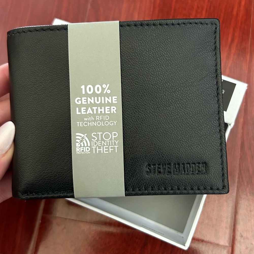 Steve Madden Black RFID Passcase Leather Wallet - Picture 2 of 2